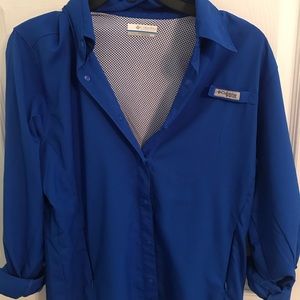 RARELY WORN Columbia Sportswear button up shirt